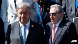 El secretario general de las Naciones Unidas, Antonio Guterres, y el general Raúl Castro en la cumbre del G77+China celebrada en La Habana el 15 de septiembre de 2023.