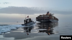 Incautación del buque Epaminondas por el Cuerpo de la Guardia Revolucionaria Islámica (CGRI) en el estrecho de Ormuz, el 24 de abril de 2026.