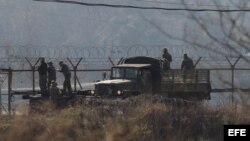 Tropas surcoreanas patrullan zona desmilitarizada