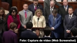 La congresista demócrata Debbie Wasserman Schultz honró al excongresista Lincoln Díaz-Balart