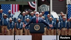 El presidente de EE. UU., Donald Trump, habla en el anfiteatro Burning Hills en Medora, Dakota del Norte, el 1 de julio de 2026.