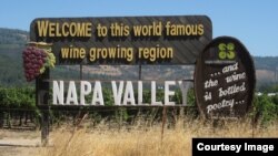 Imagen de una de las entradas al Valle de Napa, California: Foto: Wally Gobetz.