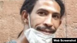 Ángel Cuza sale de Villa Marista