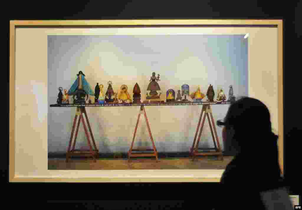 Pieza de la serie "Ave Mar&iacute;a", de los artistas cubanos Meira Marrero y Jos&eacute; Angel Toirac.