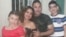 El doctor Amilcar Andrés Bravo y su familia