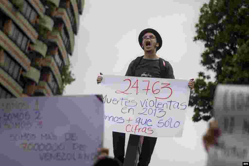 Leopoldo López se entrega en una plaza de Caracas a la GMB, policía militarizada