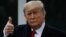 El presidente Donald Trump saluda en la Casa Blanca antes de salir hacia Florida, el 31 de enero del 2020.