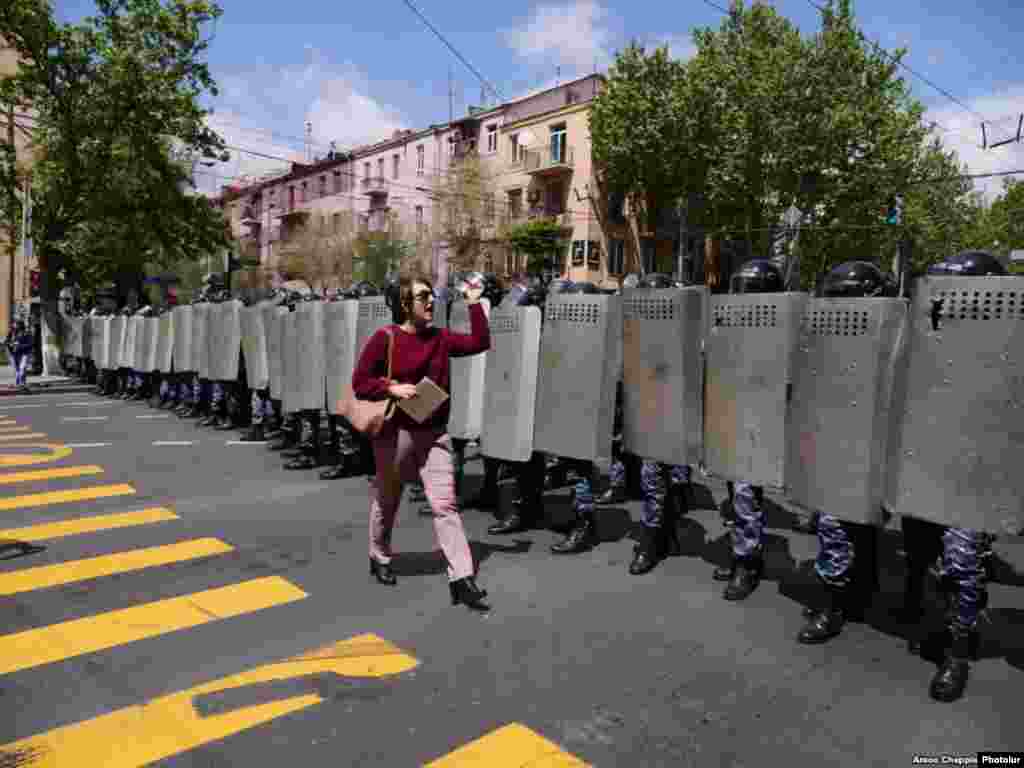 Cordón policial en Armenia.