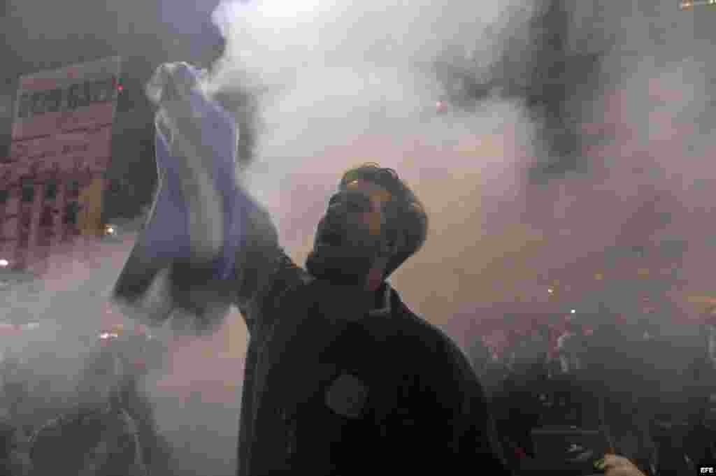 Aficionados argentinos lamentan la derrota de su equipo ante Alemania por la final del mundial de fútbol Brasil 2014.