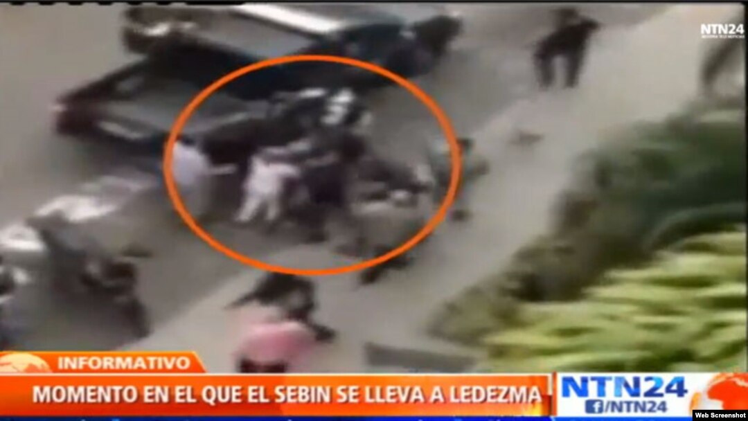 Momento en que se llevan al alcalde Ledezma
