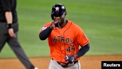 Yordán Alvarez masacró al pitcheo de los Texas Rangers.
