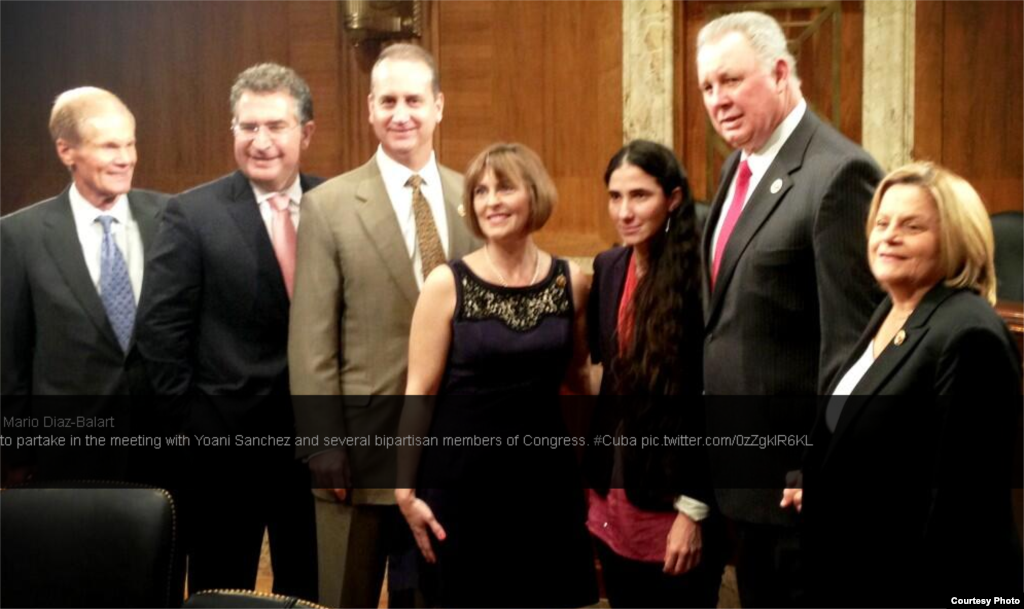 Yoani con los congresistas. tomado del twitter de Mario Diaz Balart