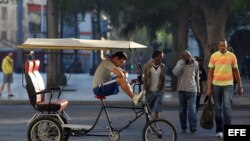 Cubanos en la calle hoy jueves 18 de diciembre de 2014.