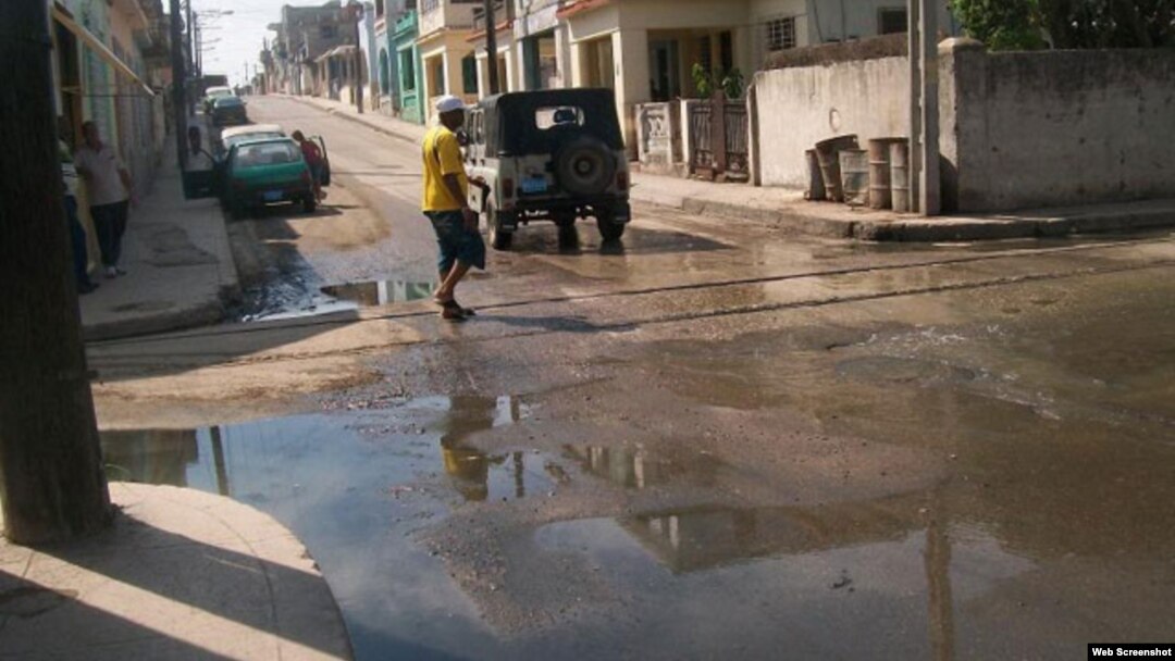 albañales en la ciudad
