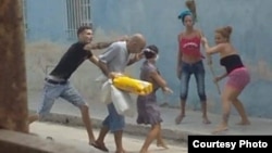 Agresiones a dos activistas y a una menor (Foto cortesía de la familia Miranda Leyva en Holguín). 