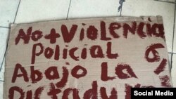Un cartel contra la violencia policial en Cuba, publicado en Facebook por el artista Luis Manuel Otero Alcántara, del Movimiento San Isidro.
