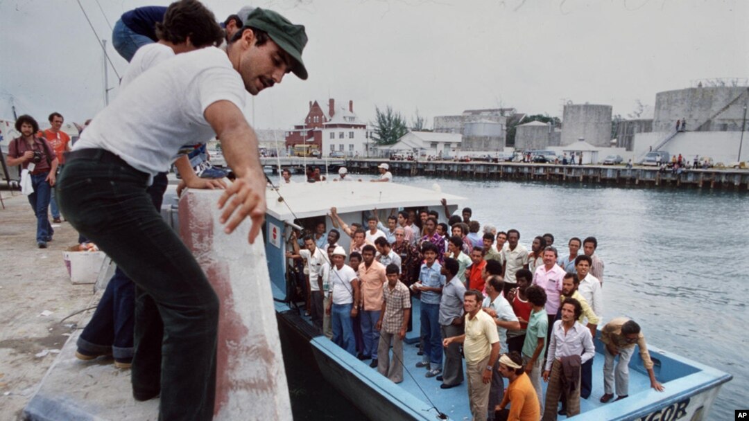 Cubanos llegan a Florida en el éxodo del Mariel. (Archivo)