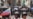 Manifestantes en Caracas protesta contra autoridades por mejoras en atención de salud frente a policías antimotines. (REUTERS)
