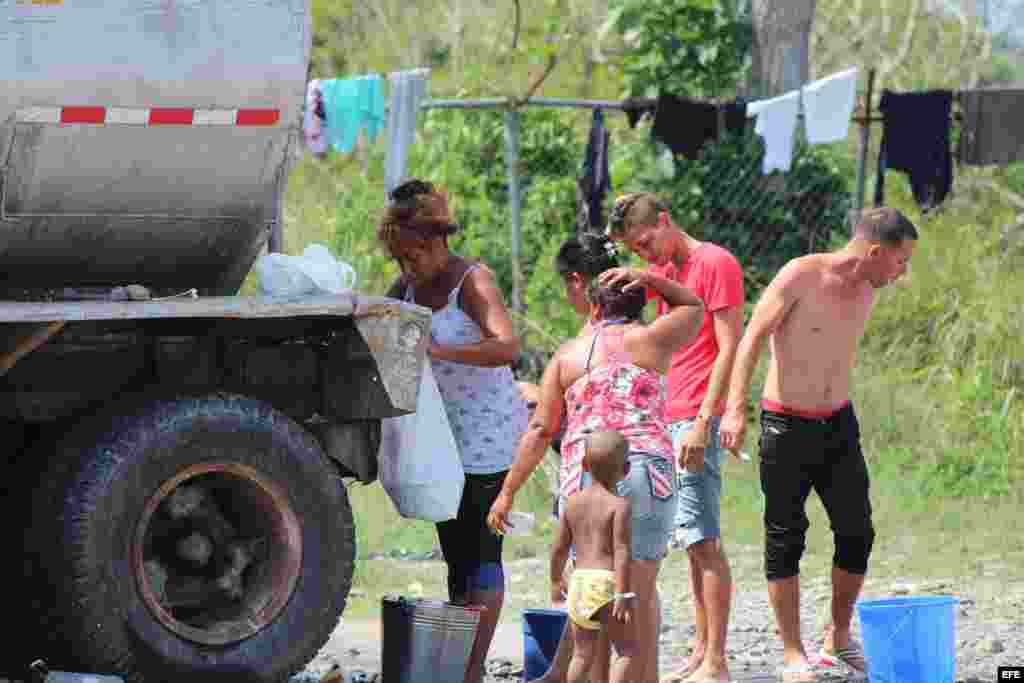 Todos están a la espera de una solución que les permita seguir su camino hacia Estados Unidos, ya a través de Costa Rica o por vía aérea.