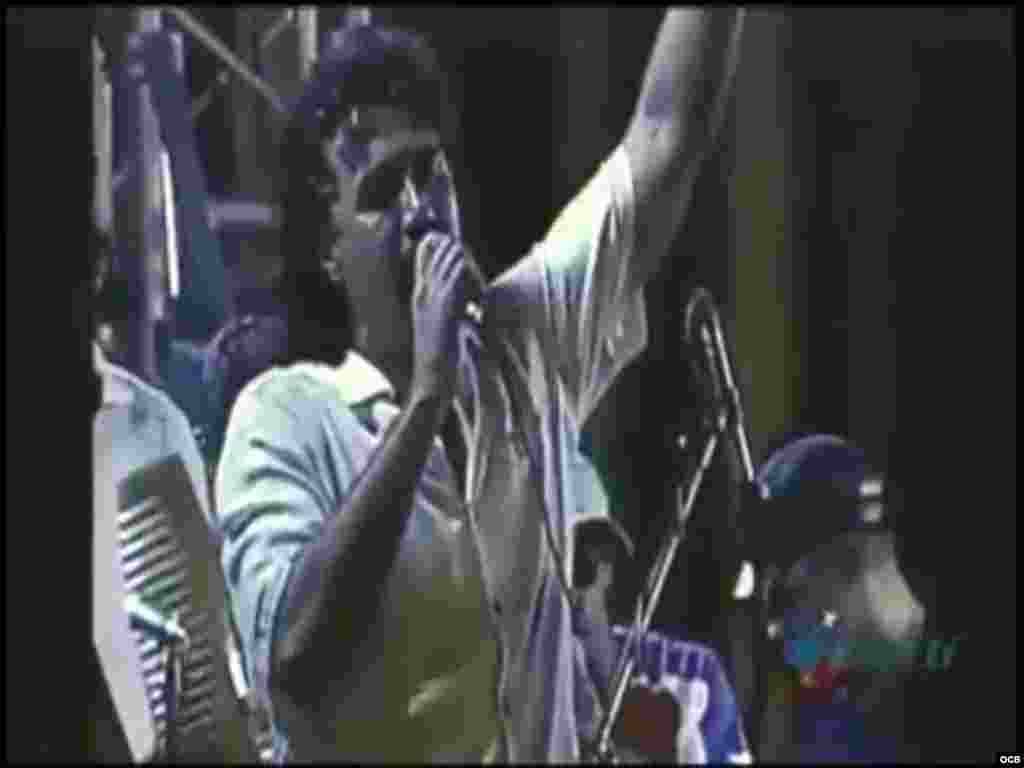 Robertico Carcassés pide públicamente libertad de información y voto directo