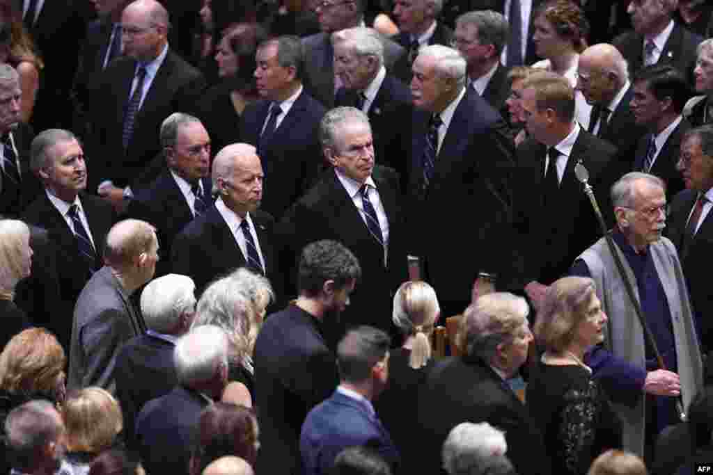 El exvicepresidente Joe Biden y el actor y director de cine Warren Beatty.