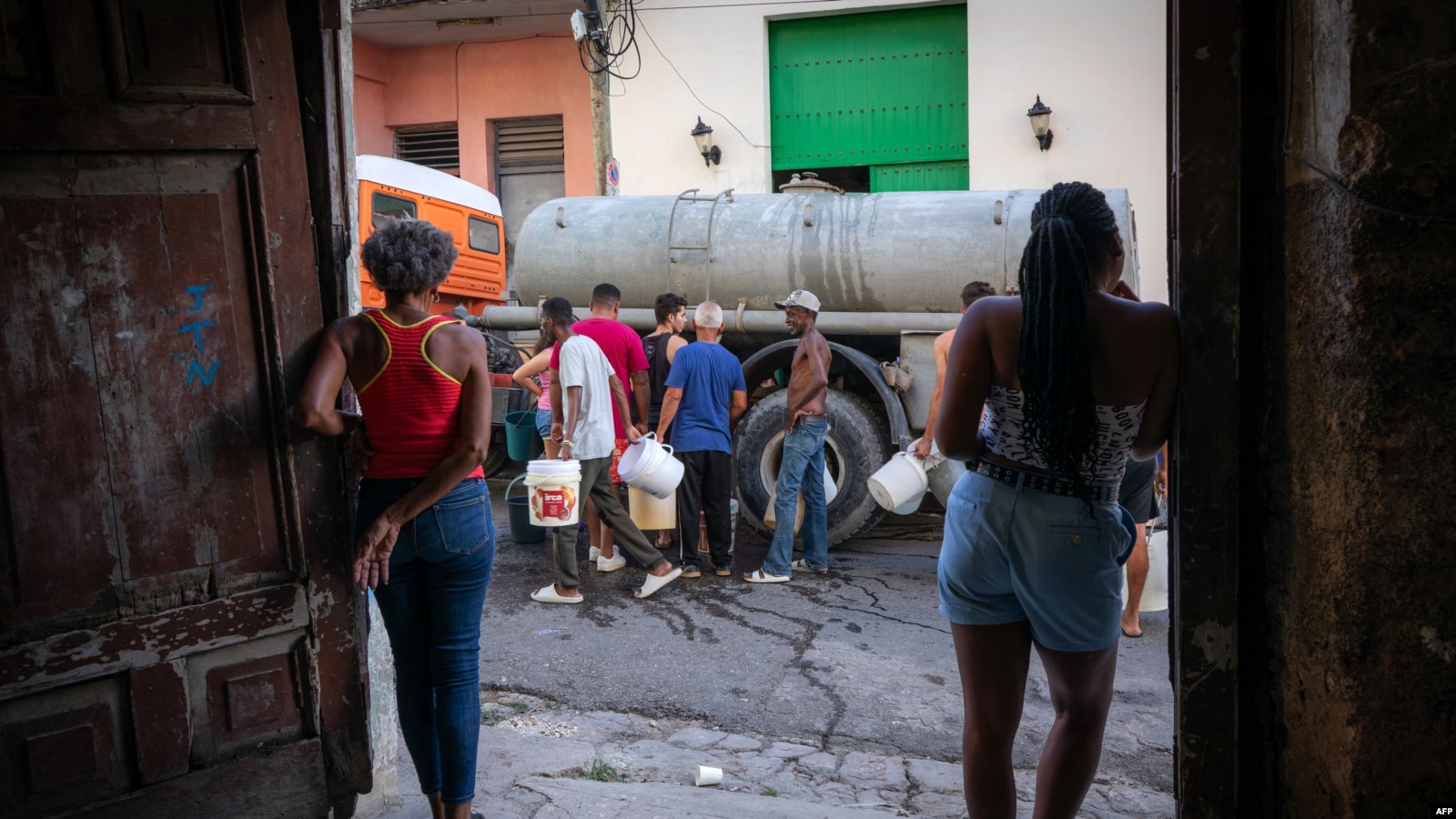 Cuba enfrenta brote de enfermedades gastrointestinales agravado por la calidad del agua y los apagones
