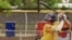 Cubanos juegan béisbol en Curitiba, Brasil.