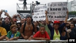 Centenares de personas se reunieron en la playa de Copacabana, para participar en la fiesta de la victoria de la ciudad de Río como sede los Juegos Olímpicos 2016 (abril, 2009).