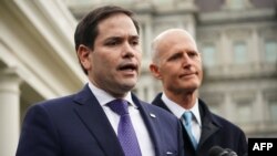 Los senadores Marco Rubio (izq.)y Rick Scott . Foto Archivo.