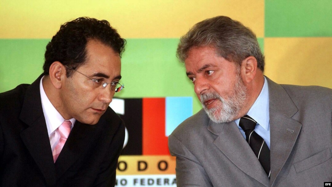 El diputado Joao Paulo Cunha (izq.) en un aparte con el presidente Luiz Ináncio Lula da Silva, durante el primer mandato de Lula.