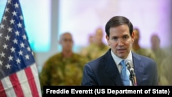 El secretario Marco Rubio visita el Centro de Cooperación Civil-Militar en Kiryat Gan, Israel, el 24 de octubre de 2025. (Foto oficial del Departamento de Estado por Freddie Everett)