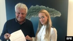 Lilian Tintori durante la reunión mantenida en Madrid con el expresidente del Gobierno español Felipe González.