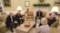 El presidente Barack Obama con los líderes  demócratas en la Casa Blanca