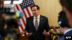 El secretario de Estado de EEUU, Marco Rubio, habla con la prensa
