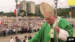 El Papa Juan Pablo II en la misa en la Plaza de la Revolución el 25 de enero de 1998. 