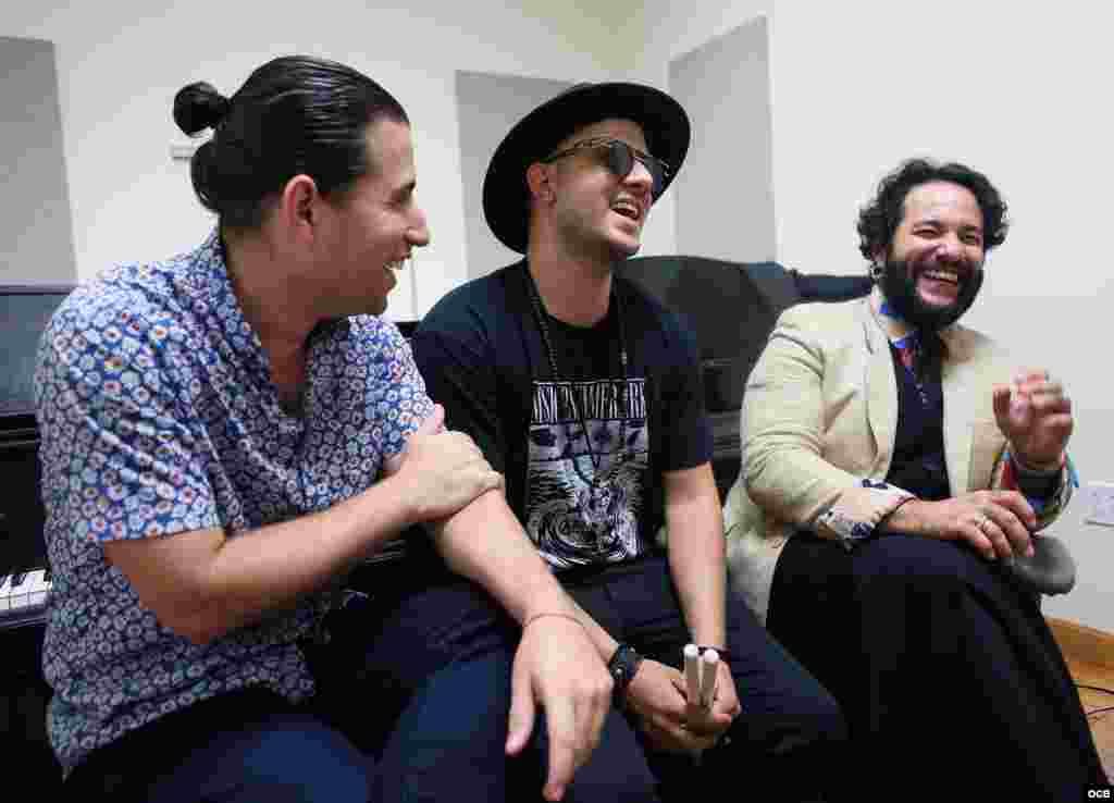 Alfredo Rodríguez (izq.), Danny Rodríguez (centro) y Munir Hossn (der.) se presentaron en FIU Music Festival. Foto Roberto Koltun OCB Staff.