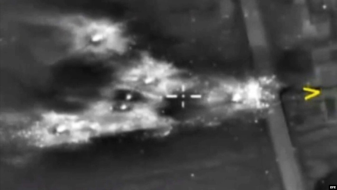 Captura de video de un ataque aéreo llevado a cabo por las fuerzas rusas contra posiciones del Estado Islámico. EFE