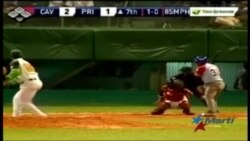 Decae el béisbol cubano por fuga de peloteros
