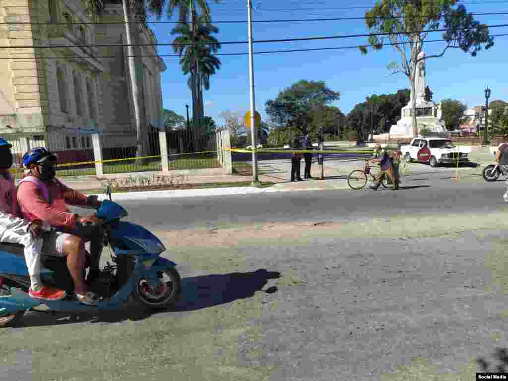 Tribunal Provincial de Villa Clara, acordonado por la polic&#237;a. (Foto: Facebook)