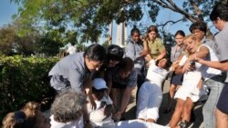 Reprimen a opositores en aniversario de Martí