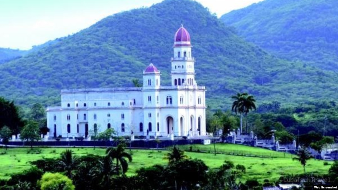 Vista del Santuario de la Virgen de la Caridad del Cobre, donde las mujeres asistirían a misa.