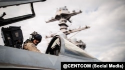 Un piloto estadounidense participa en la operación Furia Épica contra Irán.