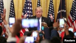 Trump celebra el arresto del sospechoso por paquetes bombas.