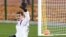 Fotografía de archivo del guardameta del Real Madrid, Iker Casillas, a quien el Oporto ofrece un contrato de dos años con opción a otro más y cinco millones de euros por temporada, según medios lusos.