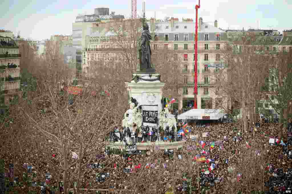 Plaza de la República en París, Francia