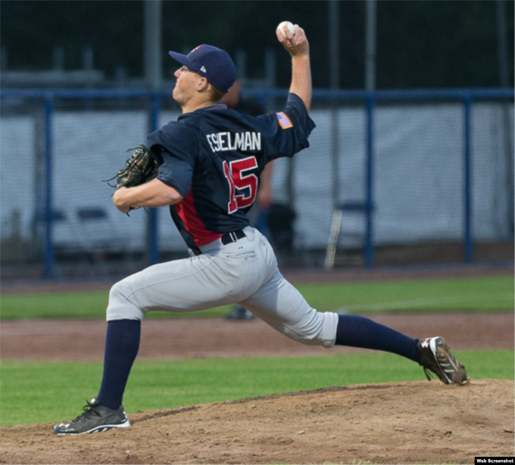 El lanzador estadounidense Thomas Eshelman posee una velocidad respetable de 90 millas por hora. Tiene buen control; otorga 0.23 bases por bolas cada nueve innings.