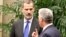 El Rey de España, Felipe VI, conversa con el gobernante cubano Miguel Díaz-Canel en el Palacio de la Revolución. 