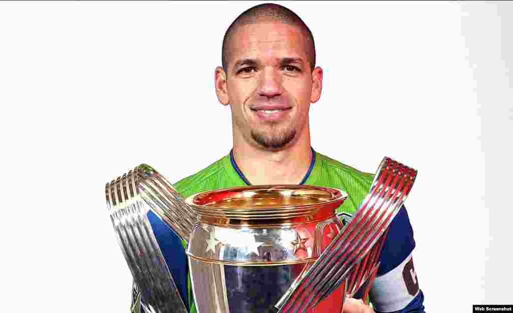 Osvaldo &quot;Ozzie&quot; Alonso Moreno, capitán del equipo Seattle Sounders, campeón de la MLS en 2016.