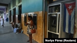 Cajero automático de un banco en La Habana. Foto: REUTERS/Norlys Pérez