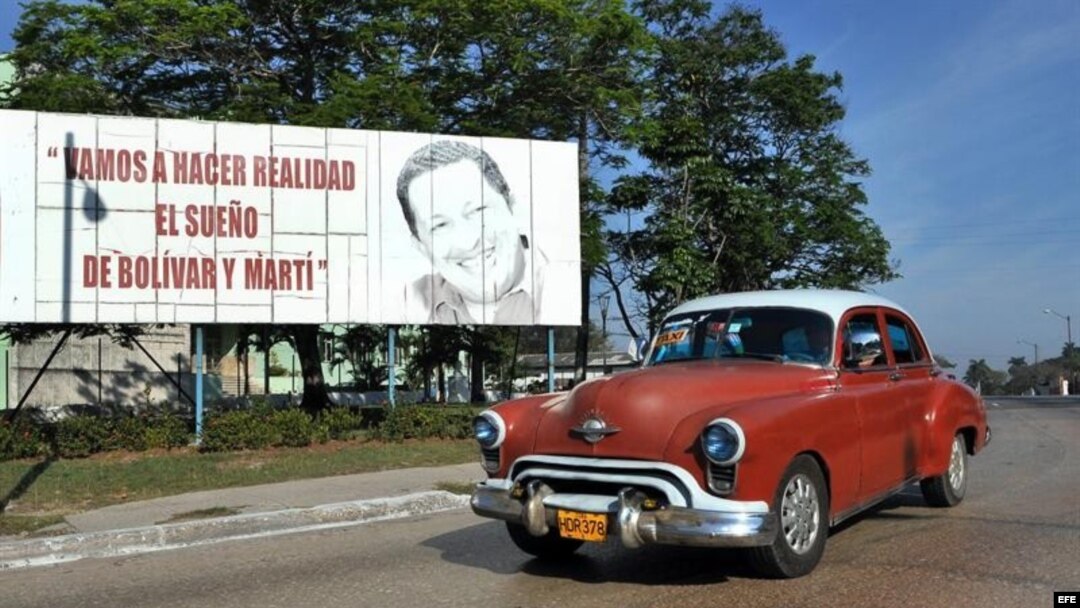 Valla con Hugo Chávez en las calles habaneras